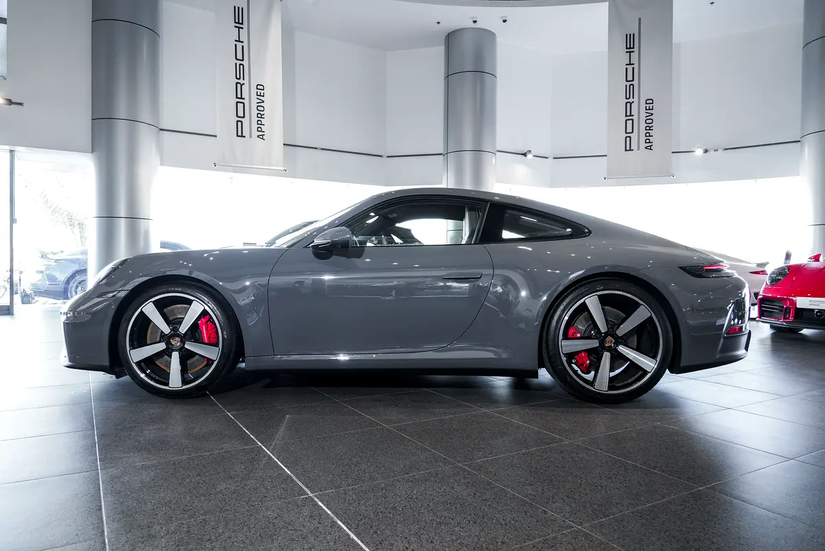 PORSCHE Carrera / 911 Carrera S 2025 - photo 4 - Import Émirats | International Cars