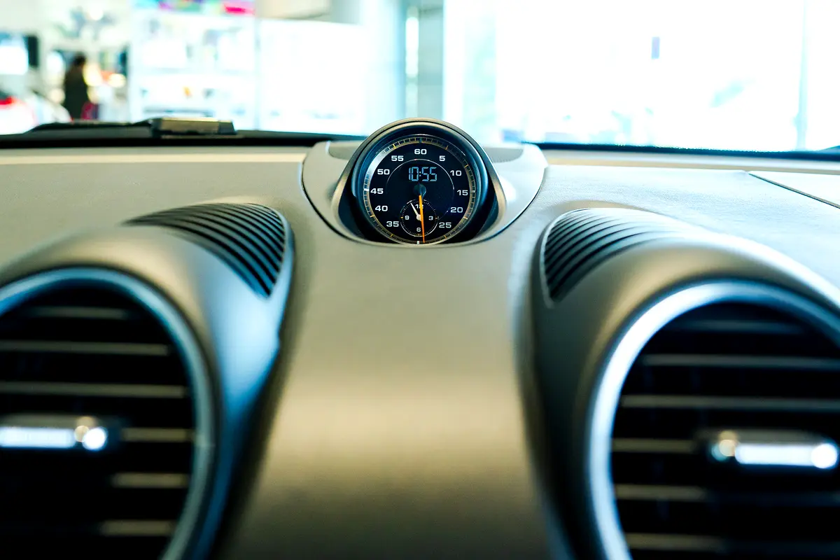 PORSCHE Cayman GT4 RS 2022 - photo 10 - Import Émirats | International Cars