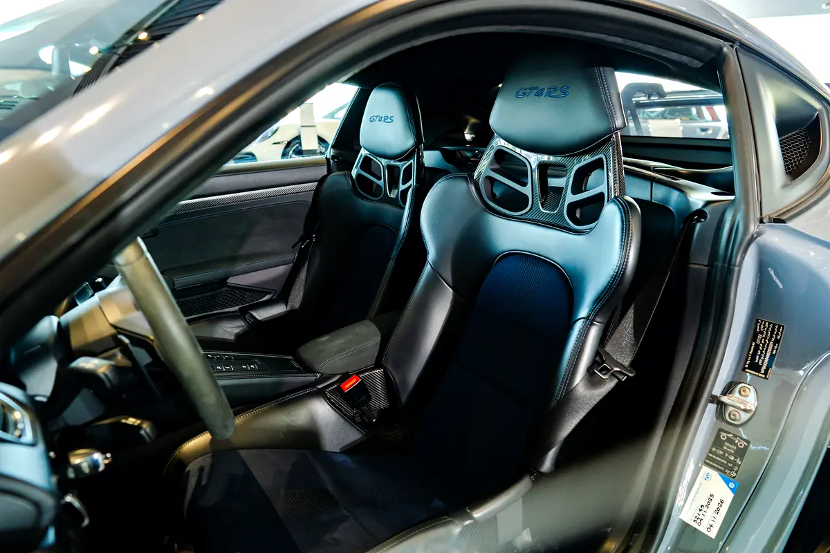 PORSCHE Cayman GT4 RS 2022 - photo 12 - Import Émirats | International Cars