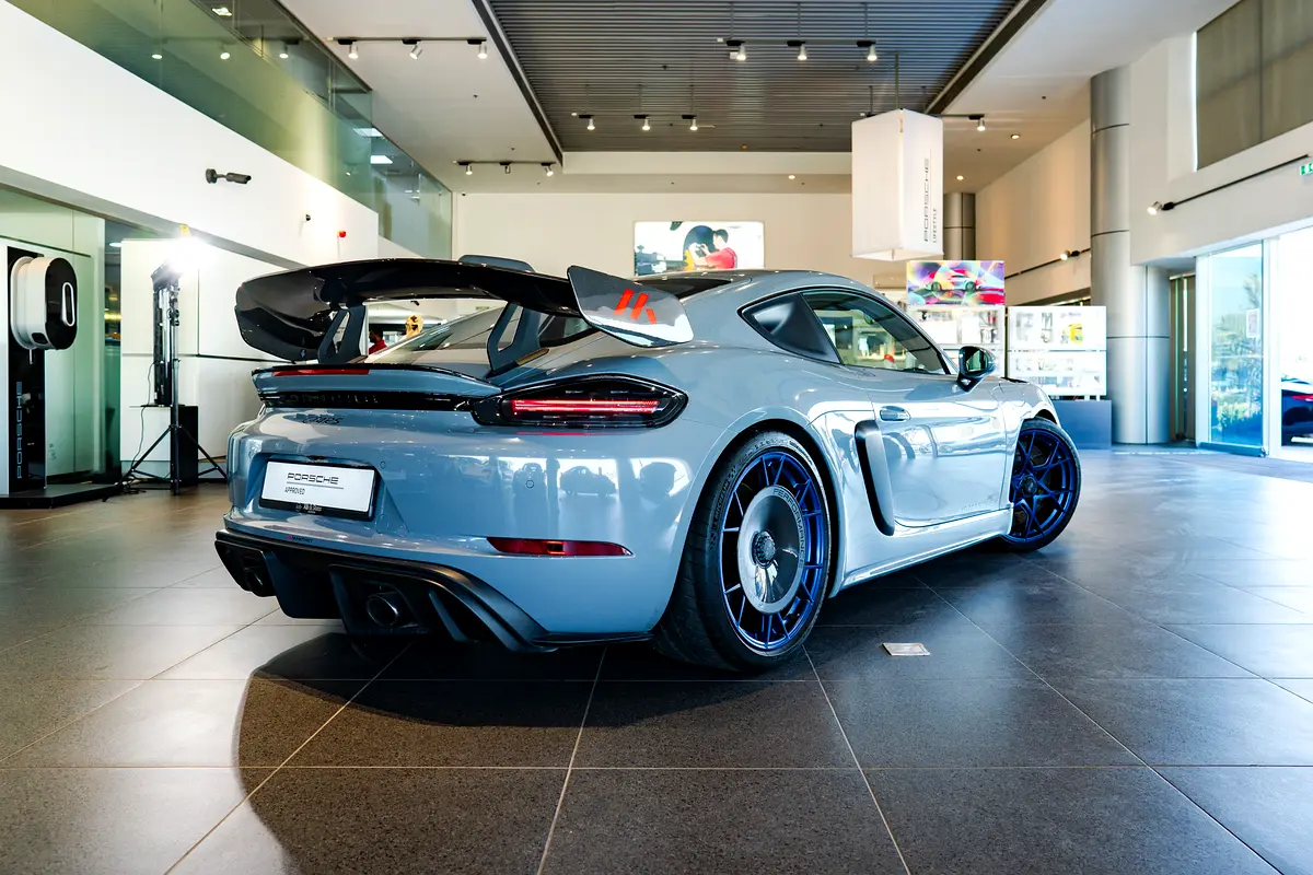 PORSCHE Cayman GT4 RS 2022 - photo 2 - Import Émirats | International Cars