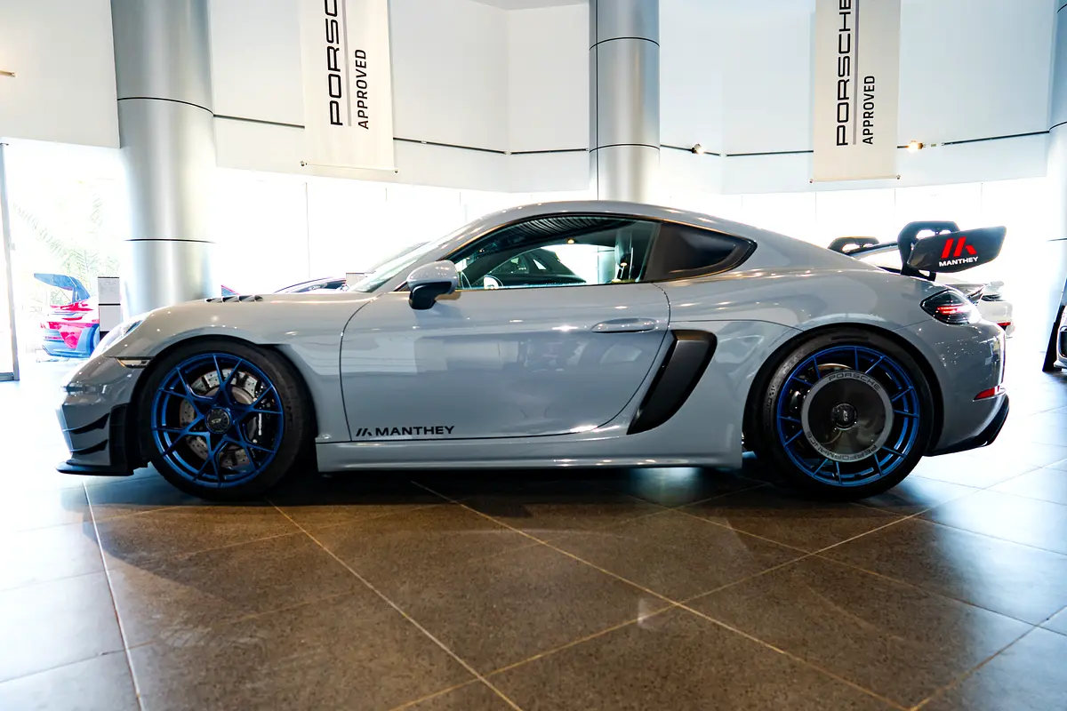 PORSCHE Cayman GT4 RS 2022 - photo 5 - Import Émirats | International Cars