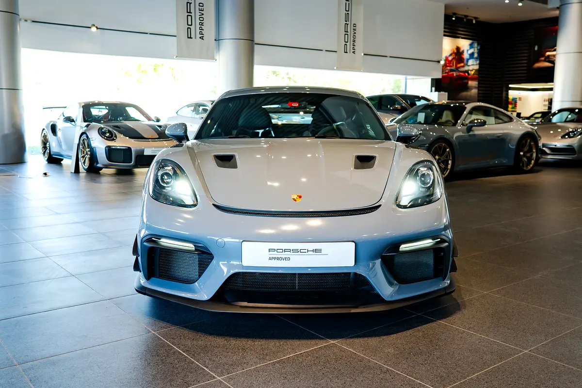 PORSCHE Cayman GT4 RS 2022 - photo 6 - Import Émirats | International Cars