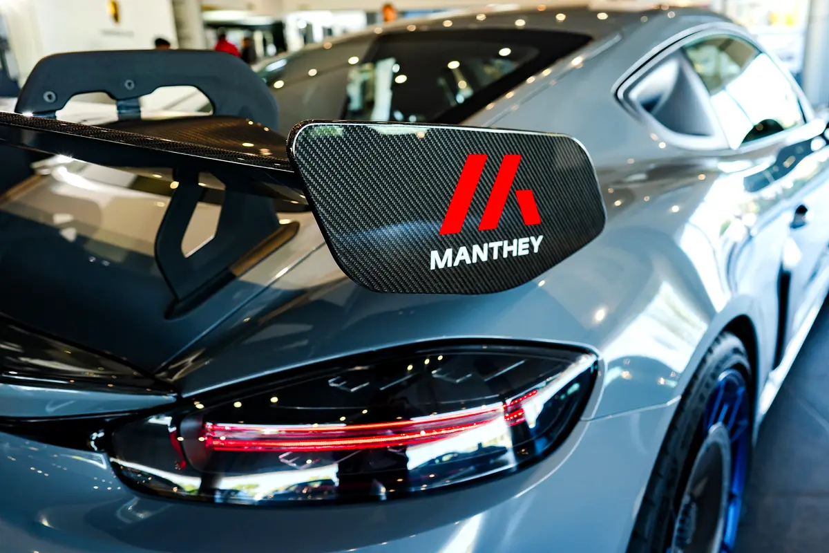 PORSCHE Cayman GT4 RS 2022 - photo 7 - Import Émirats | International Cars