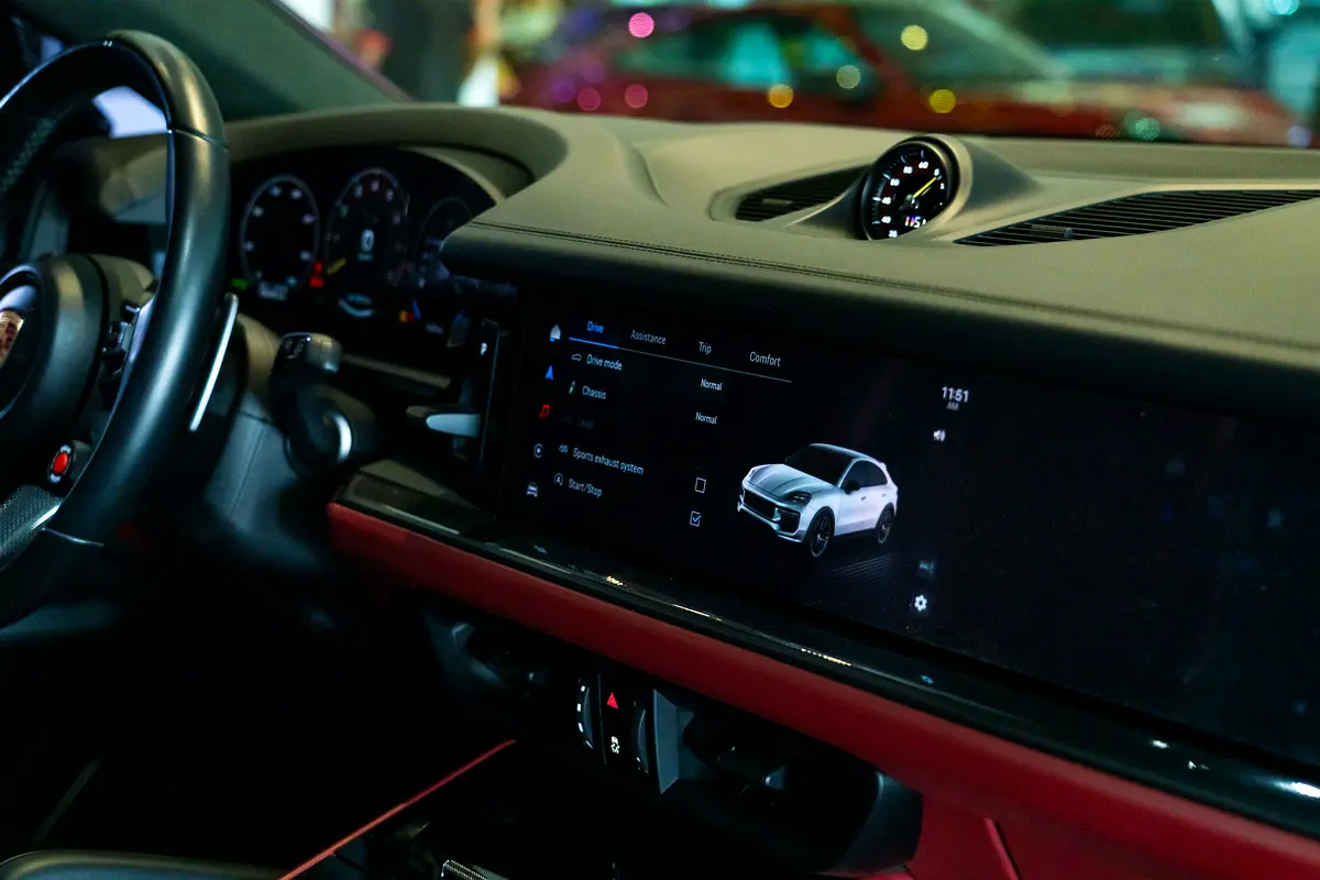 PORSCHE Cayenne Turbo GT 2024 - photo 11 - Import Émirats | International Cars