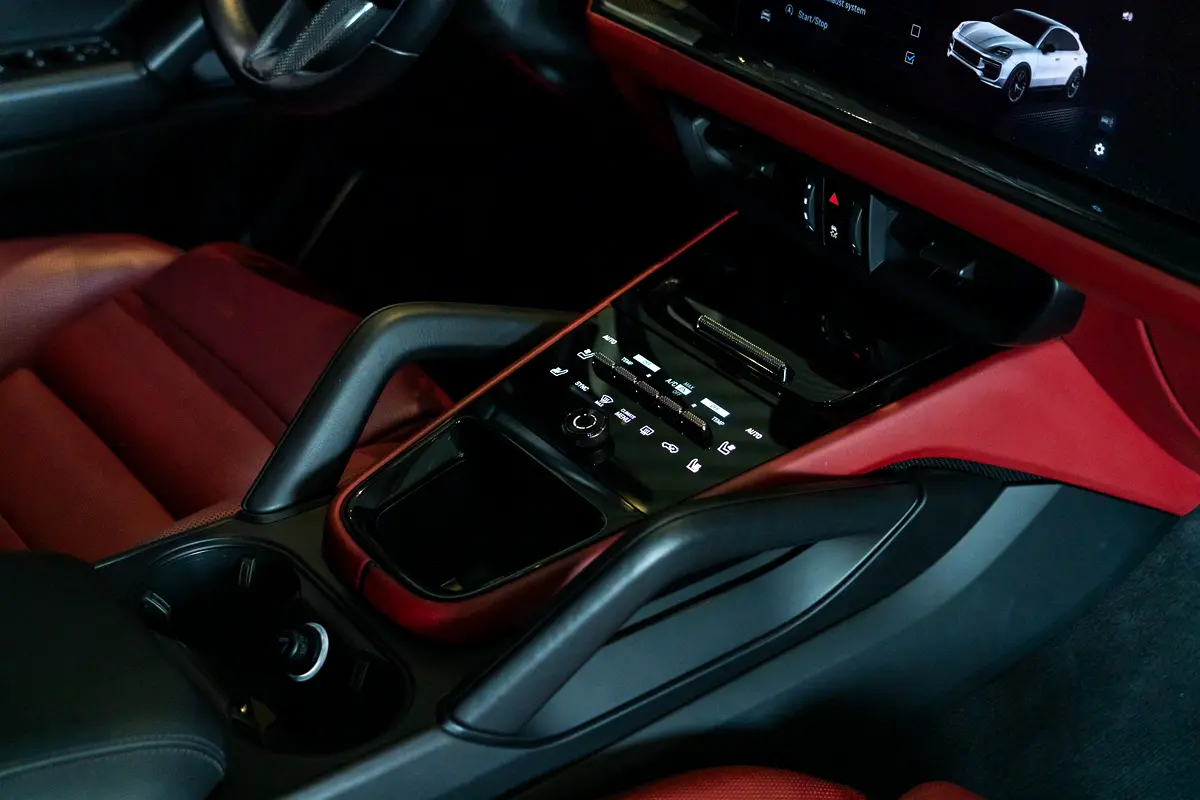 PORSCHE Cayenne Turbo GT 2024 - photo 12 - Import Émirats | International Cars