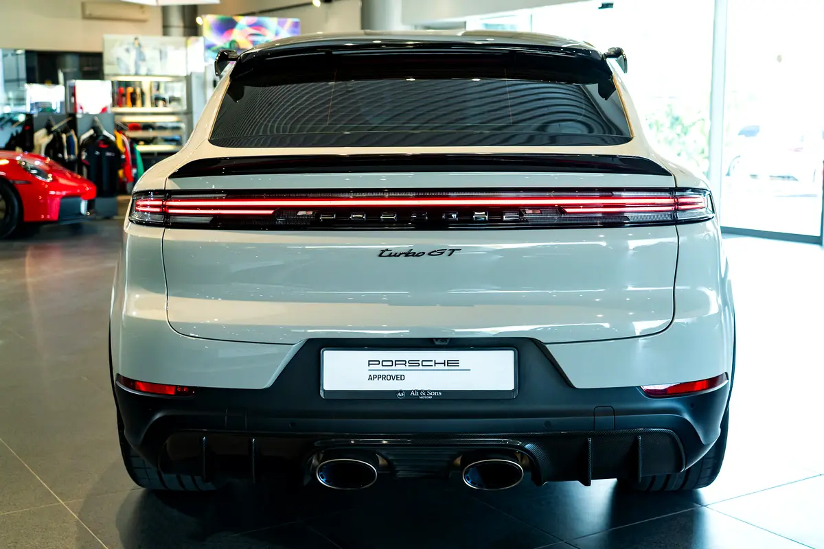 PORSCHE Cayenne Turbo GT 2024 - photo 8 - Import Émirats | International Cars