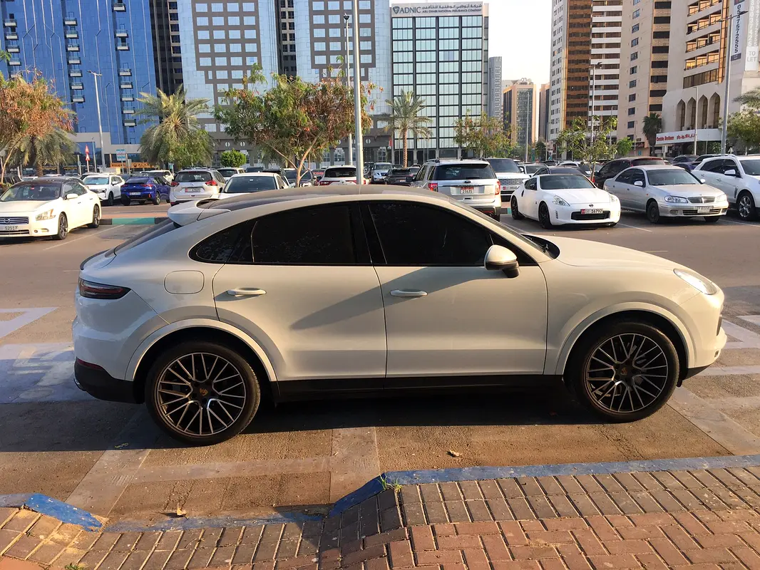 PORSCHE Cayenne S 2022 - photo 3 - Import Émirats | International Cars