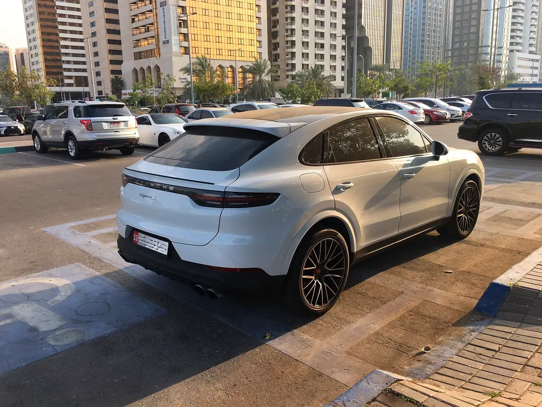 PORSCHE Cayenne S 2022 - photo 4 - Import Émirats | International Cars