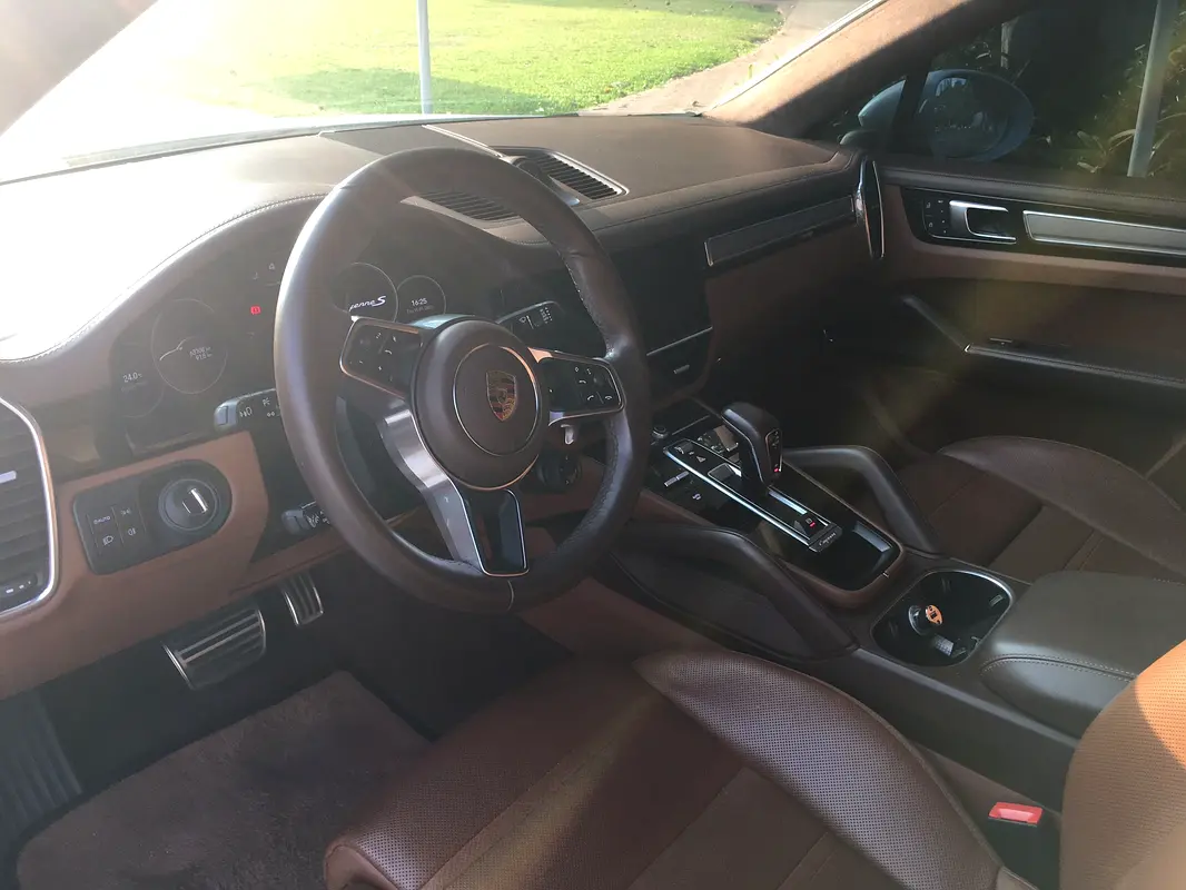 PORSCHE Cayenne S 2022 - photo 5 - Import Émirats | International Cars