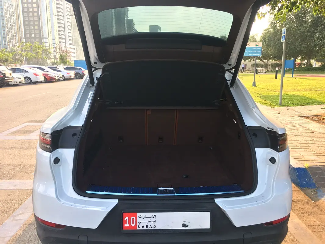 PORSCHE Cayenne S 2022 - photo 8 - Import Émirats | International Cars