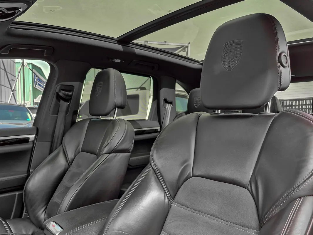 PORSCHE Cayenne Platinum Edition 2017 - photo 11 - Import Émirats | International Cars