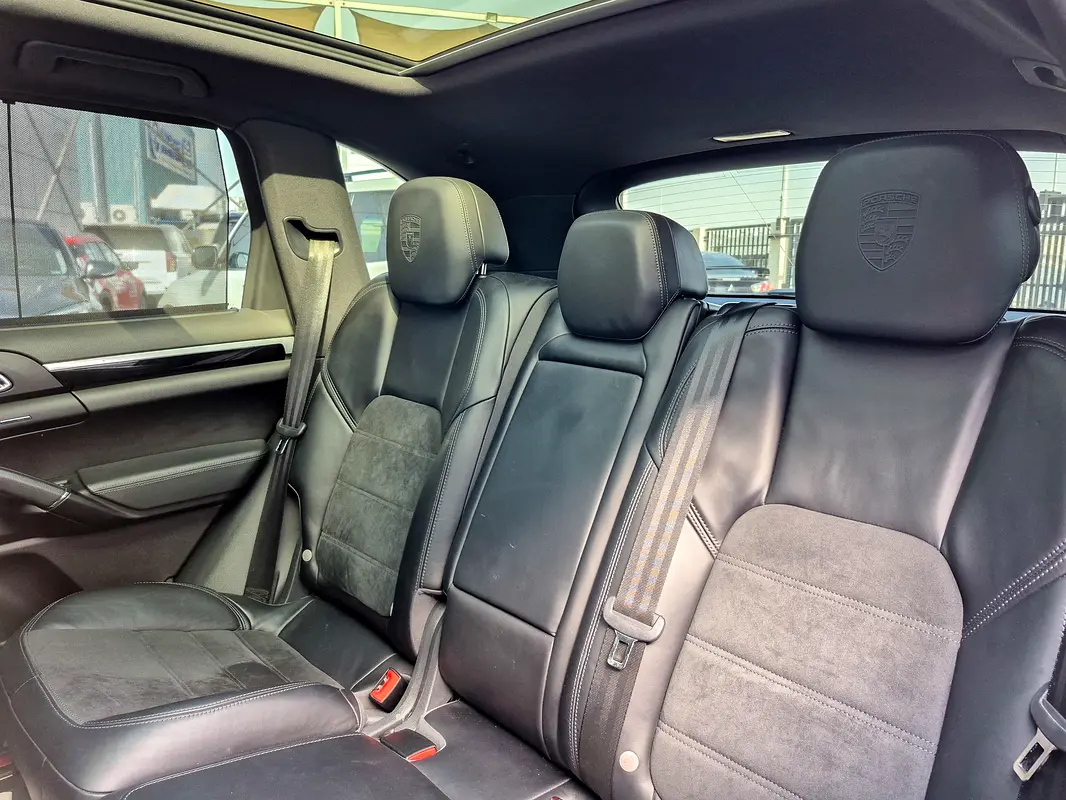 PORSCHE Cayenne Platinum Edition 2017 - photo 12 - Import Émirats | International Cars