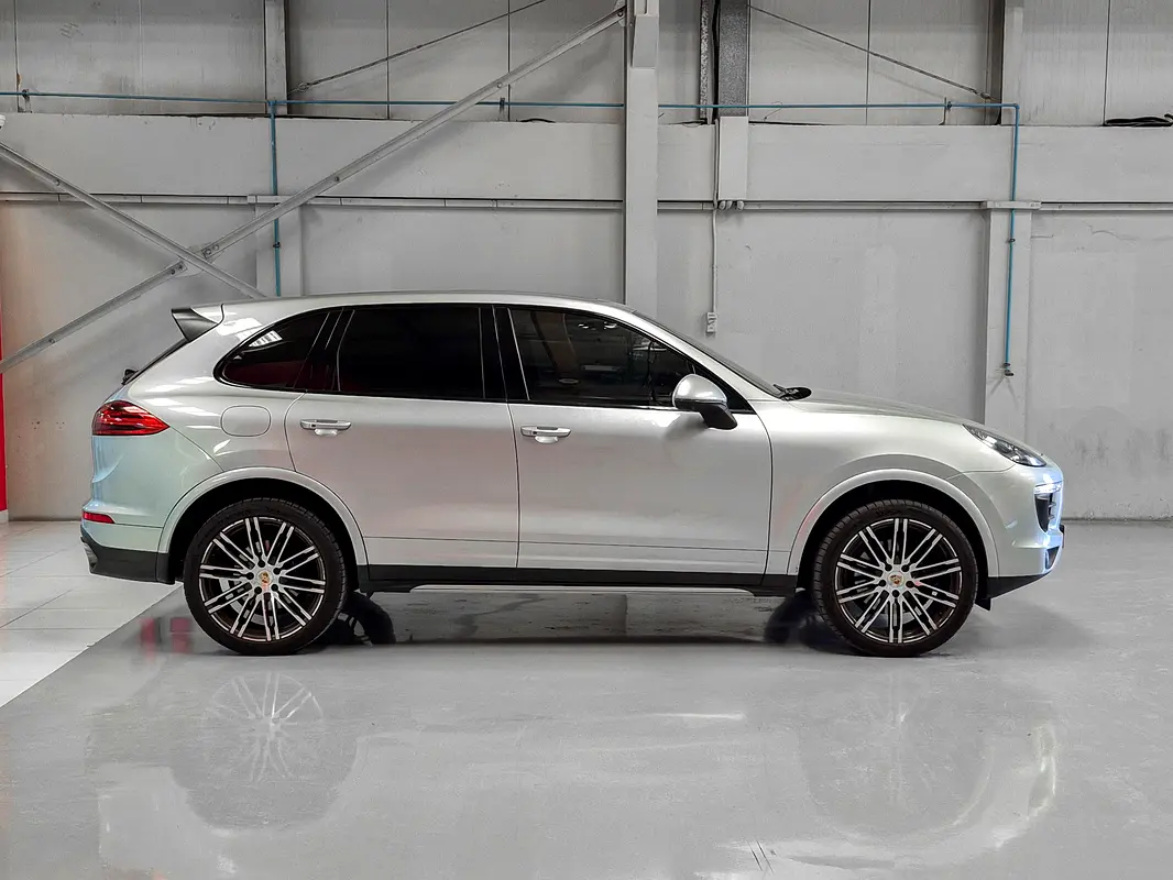 PORSCHE Cayenne Platinum Edition 2017 - photo 4 - Import Émirats | International Cars