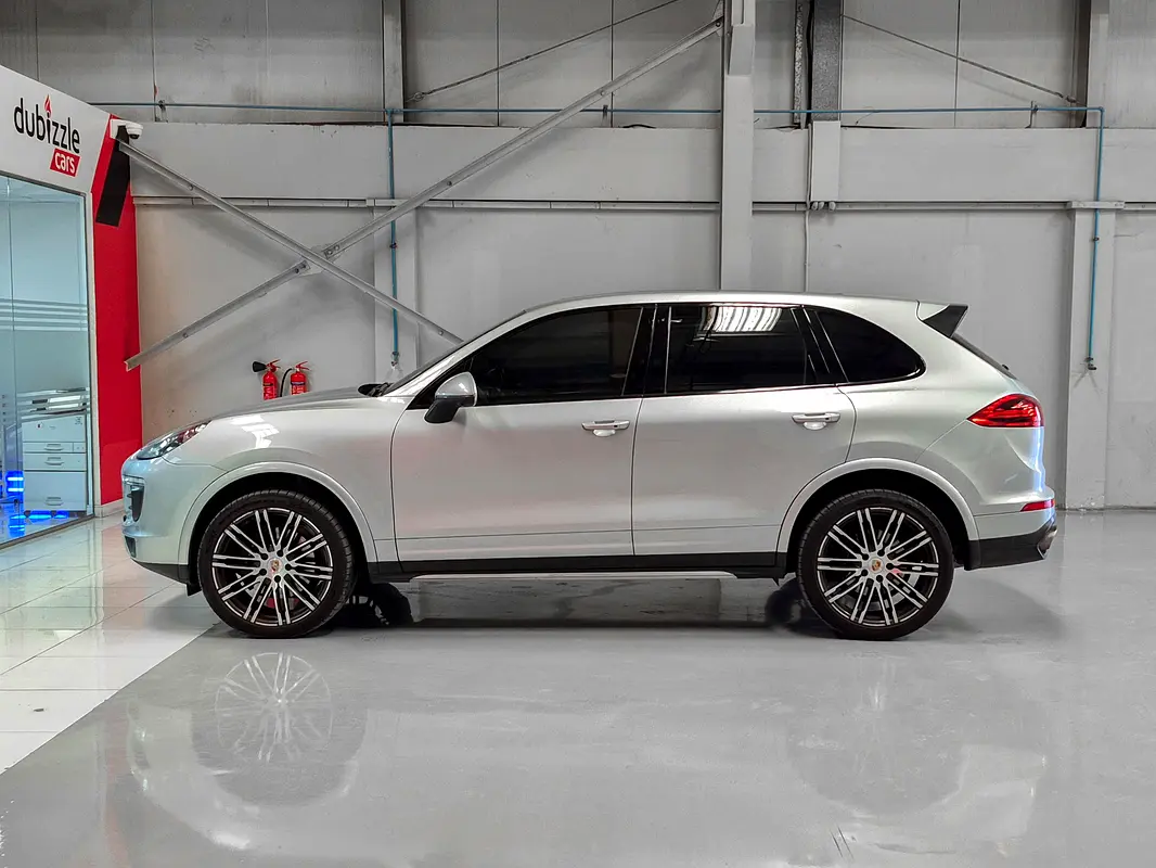 PORSCHE Cayenne Platinum Edition 2017 - photo 5 - Import Émirats | International Cars