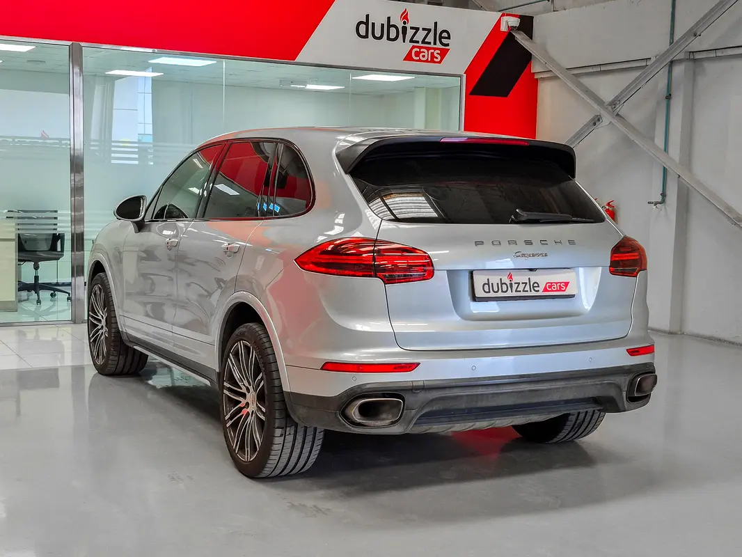 PORSCHE Cayenne Platinum Edition 2017 - photo 8 - Import Émirats | International Cars