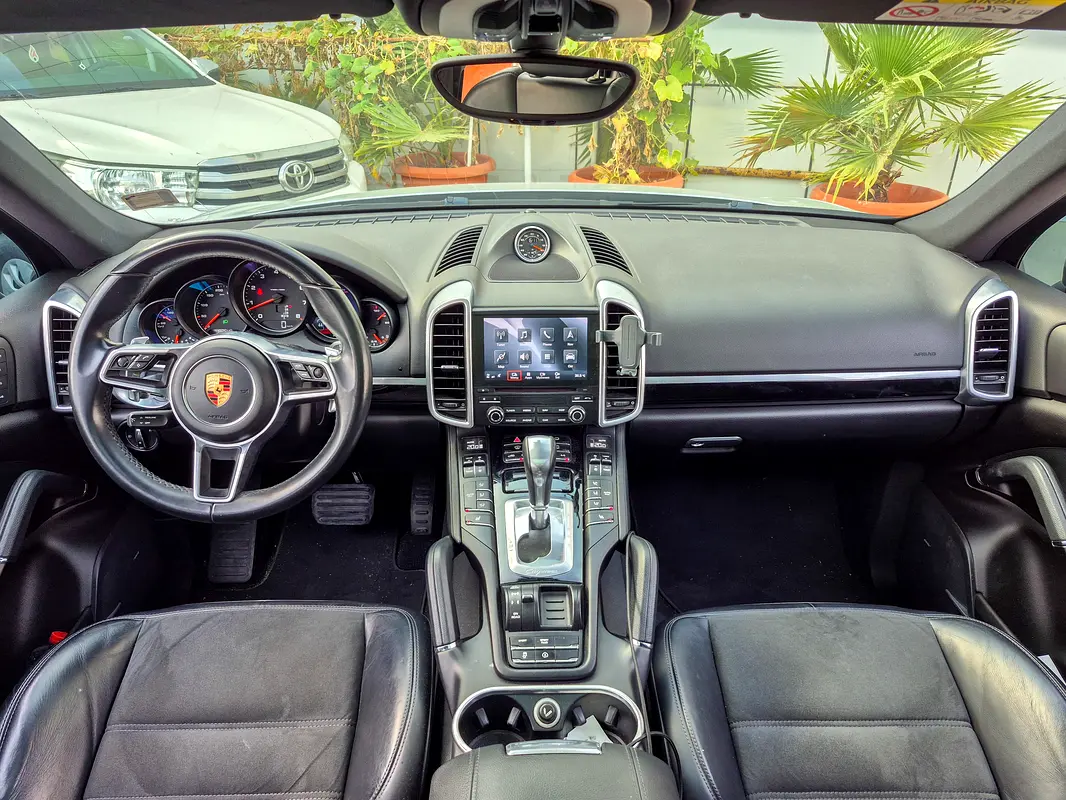 PORSCHE Cayenne Platinum Edition 2017 - photo 9 - Import Émirats | International Cars