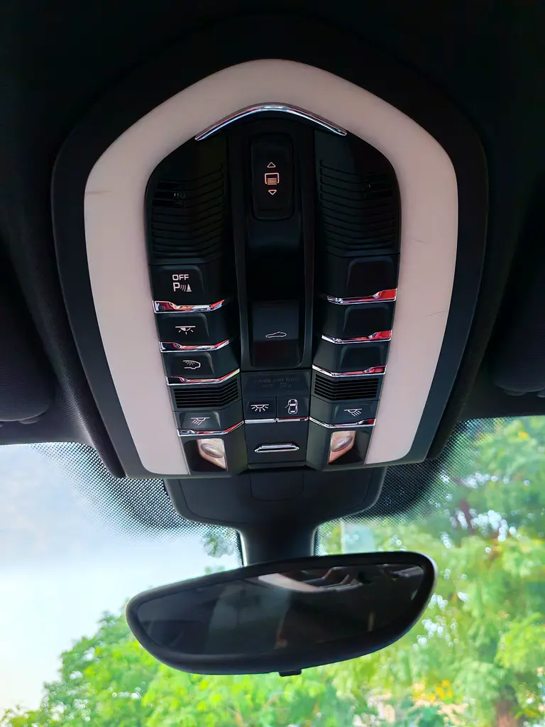 PORSCHE Cayenne S 2014 - photo 10 - Import Émirats | International Cars