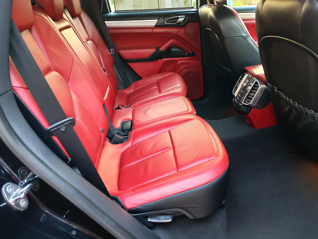 PORSCHE Cayenne S 2014 - photo 11 - Import Émirats | International Cars