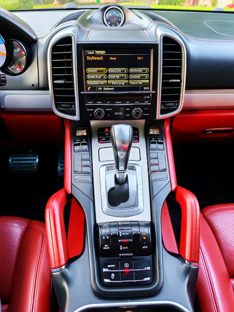 PORSCHE Cayenne S 2014 - photo 9 - Import Émirats | International Cars