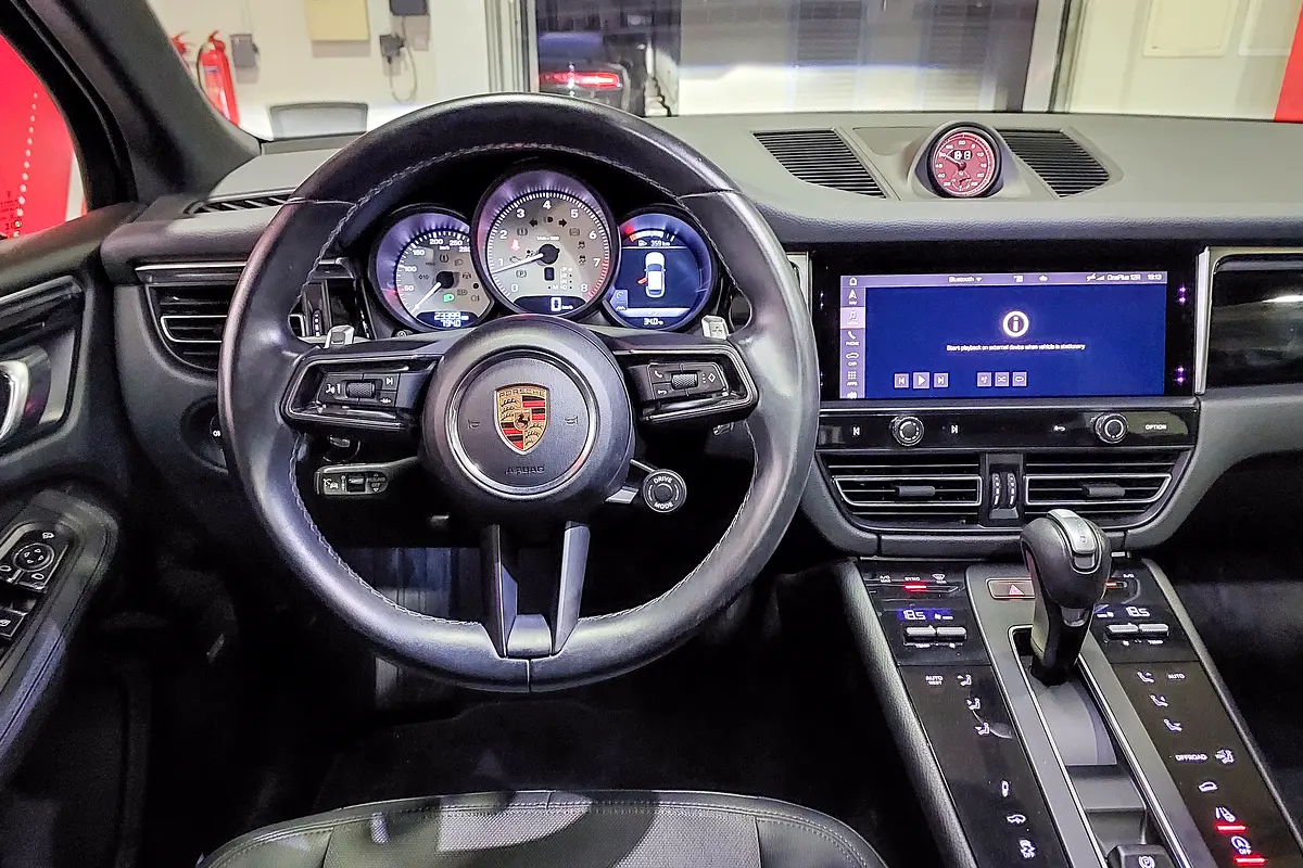 PORSCHE Macan S 2024 - photo 10 - Import Émirats | International Cars
