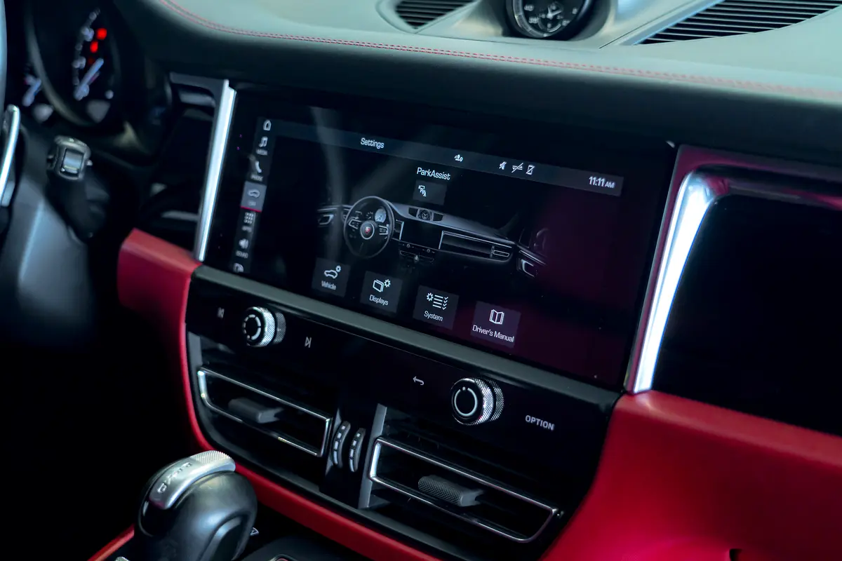 PORSCHE Macan Standard 2023 - photo 12 - Import Émirats | International Cars