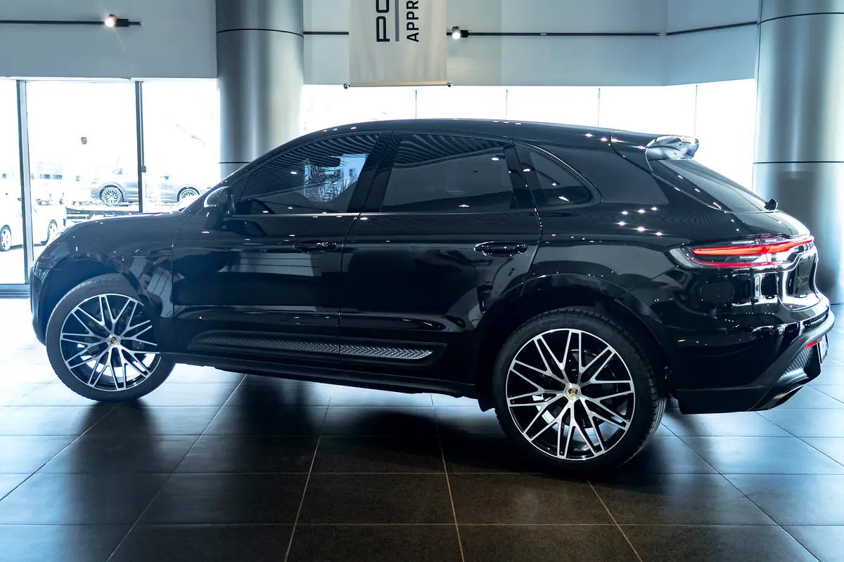 PORSCHE Macan Standard 2023 - photo 2 - Import Émirats | International Cars