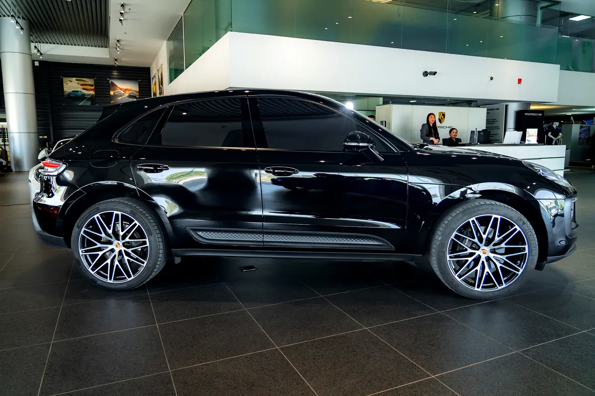 PORSCHE Macan Standard 2023 - photo 3 - Import Émirats | International Cars