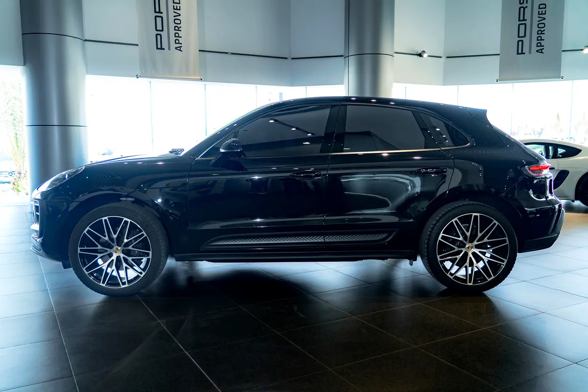 PORSCHE Macan Standard 2023 - photo 4 - Import Émirats | International Cars