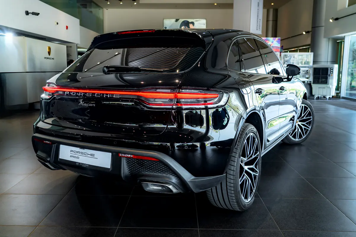 PORSCHE Macan Standard 2023 - photo 6 - Import Émirats | International Cars