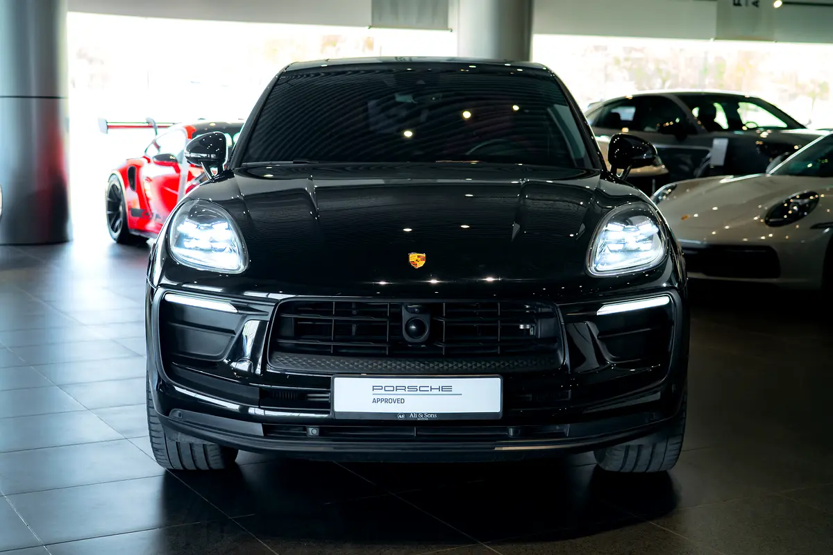 PORSCHE Macan Standard 2023 - photo 7 - Import Émirats | International Cars
