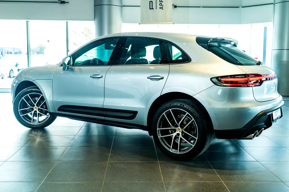 PORSCHE Macan Standard 2024 - photo 6 - Import Émirats | International Cars