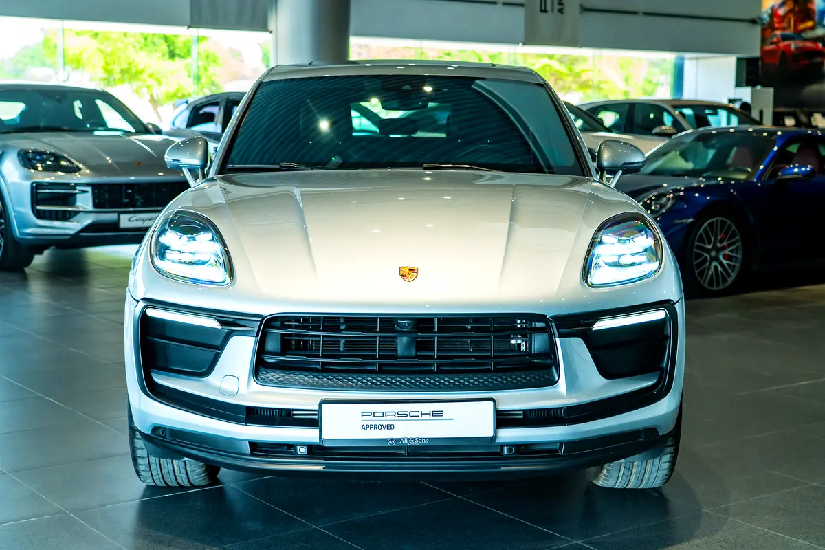 PORSCHE Macan Standard 2024 - photo 7 - Import Émirats | International Cars