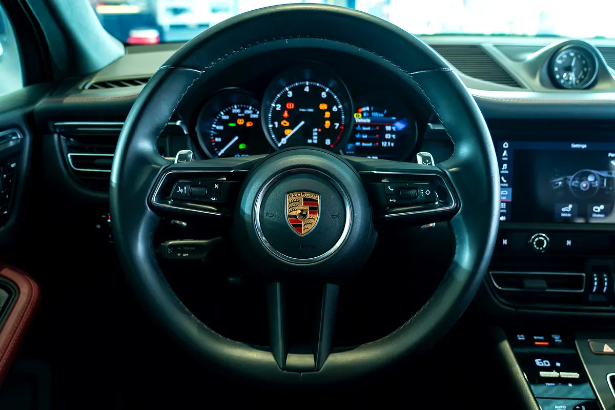 PORSCHE Macan Standard 2024 - photo 9 - Import Émirats | International Cars