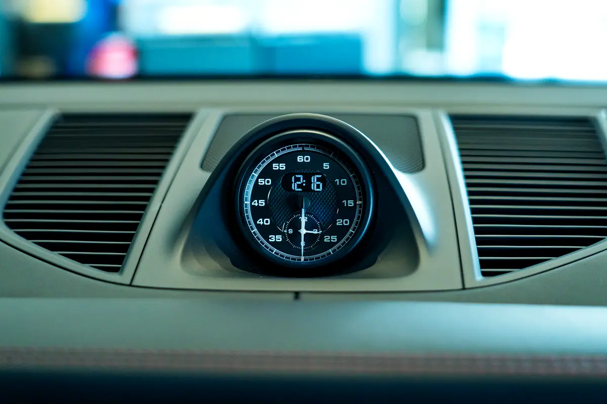 PORSCHE Macan Standard 2025 - photo 10 - Import Émirats | International Cars