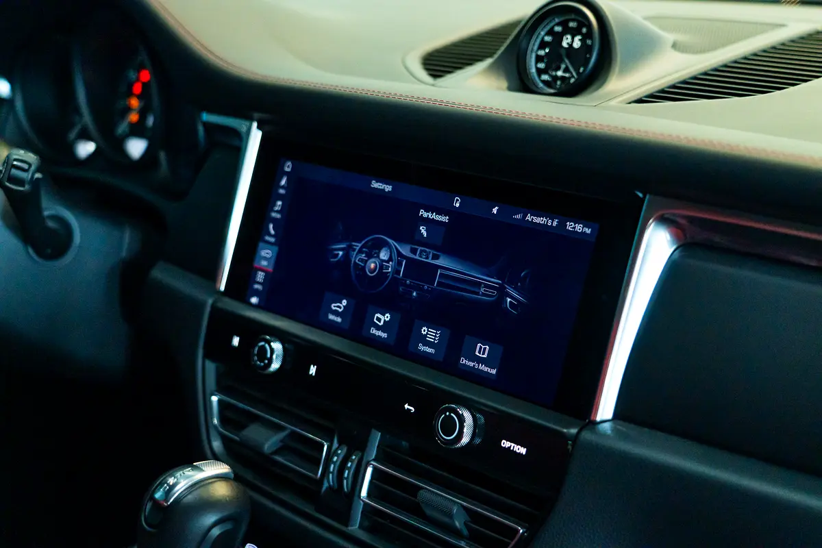 PORSCHE Macan Standard 2025 - photo 12 - Import Émirats | International Cars