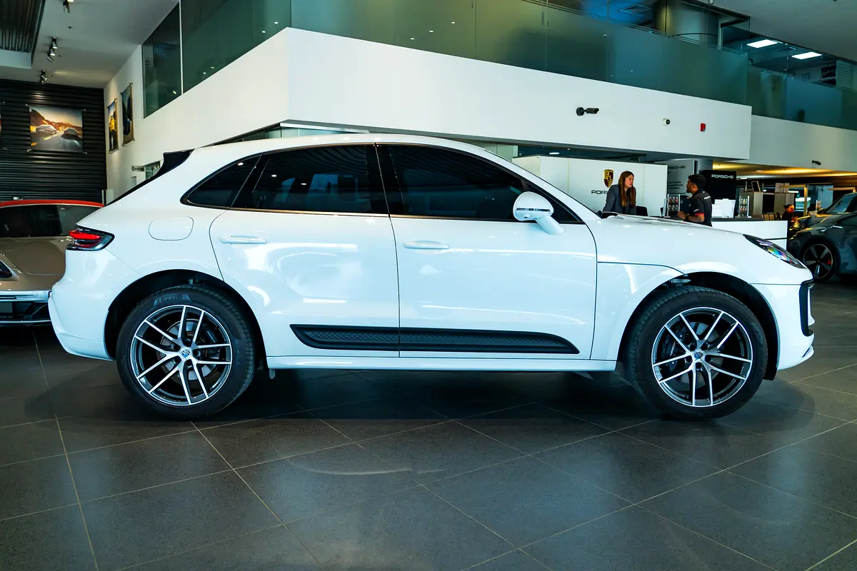 PORSCHE Macan Standard 2025 - photo 3 - Import Émirats | International Cars