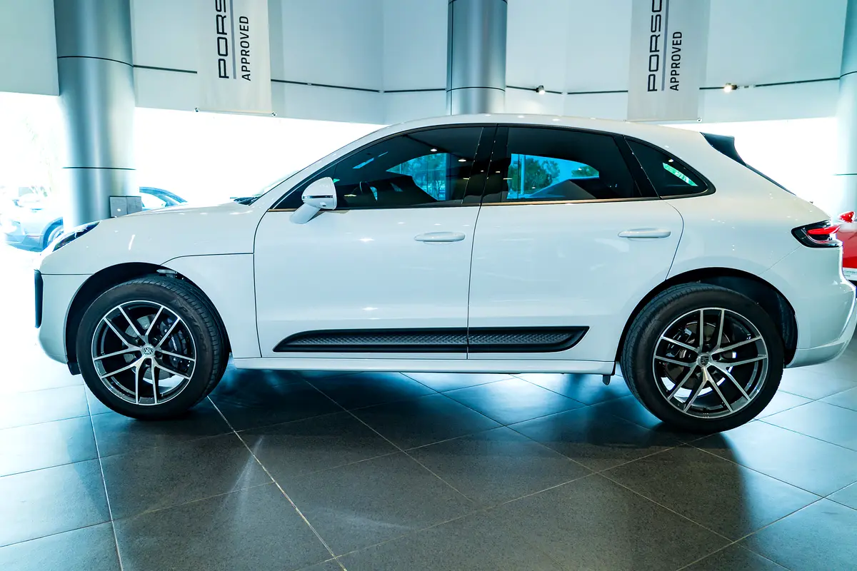 PORSCHE Macan Standard 2025 - photo 4 - Import Émirats | International Cars