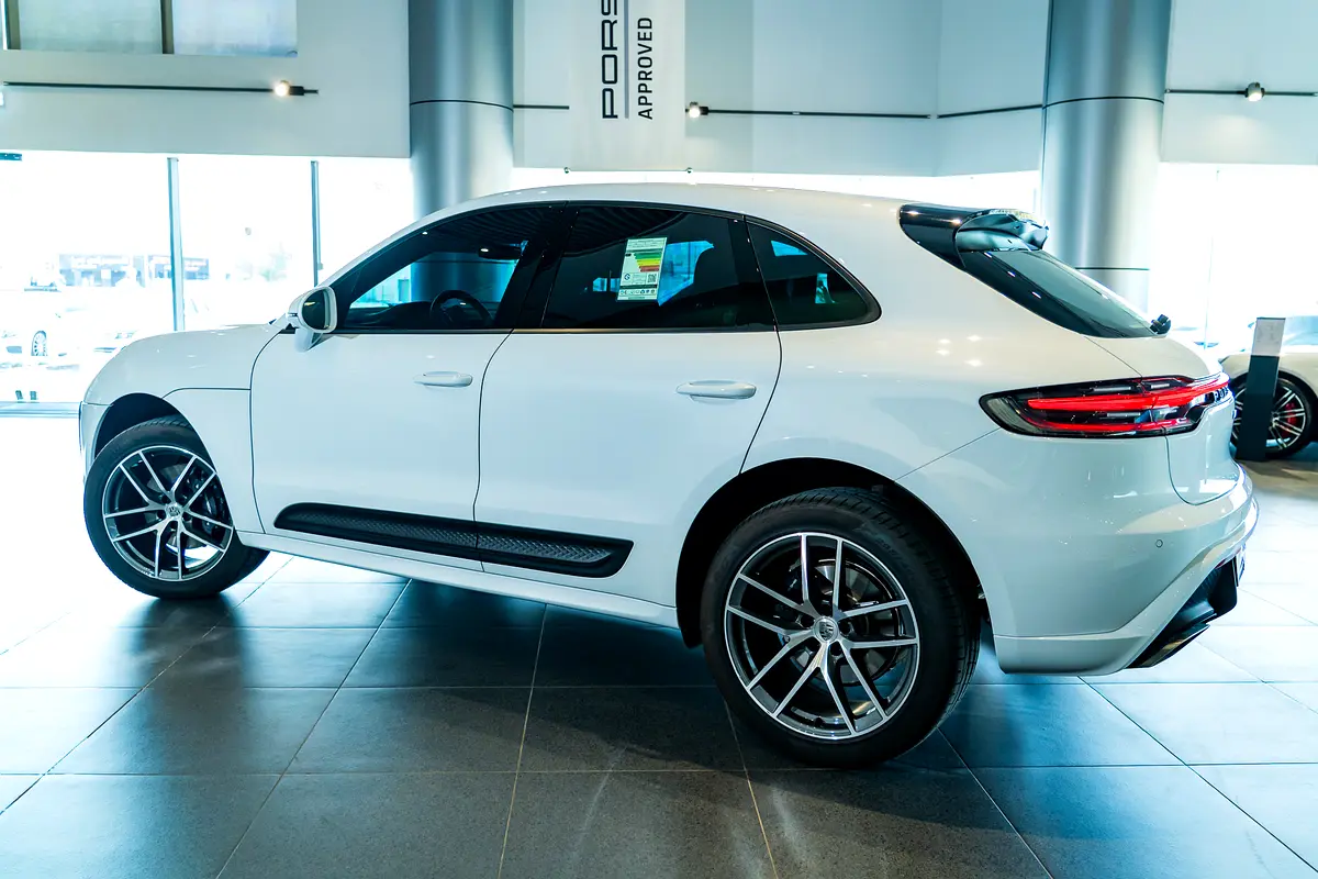 PORSCHE Macan Standard 2025 - photo 6 - Import Émirats | International Cars