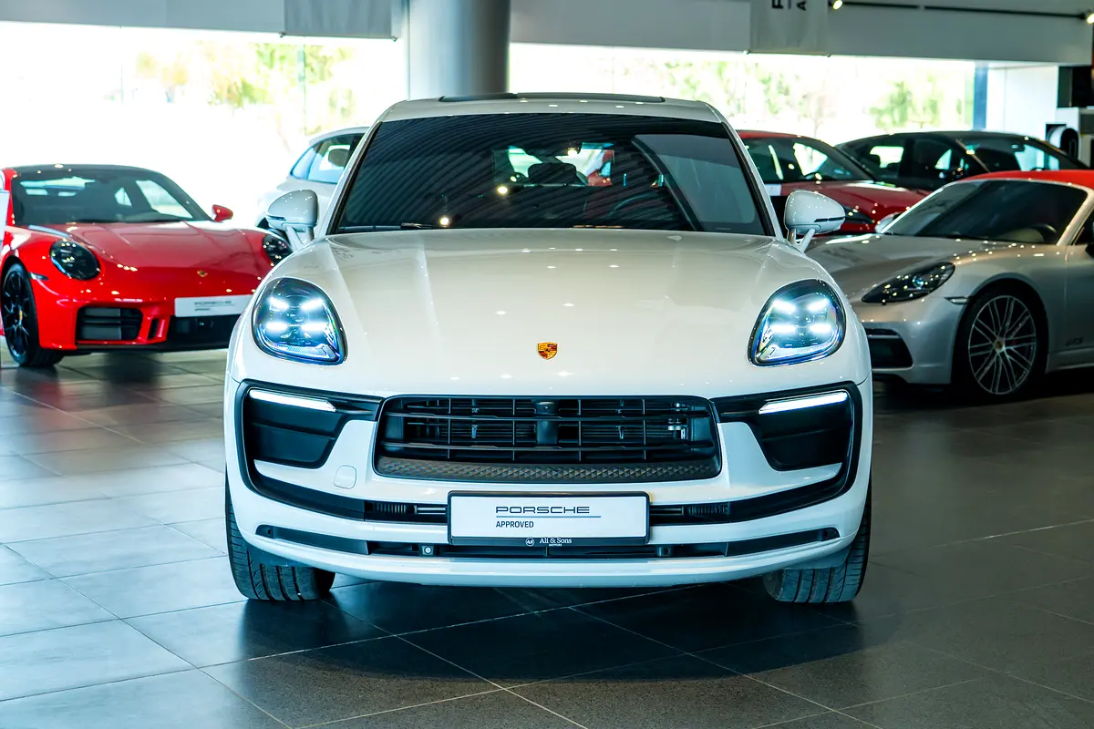 PORSCHE Macan Standard 2025 - photo 7 - Import Émirats | International Cars