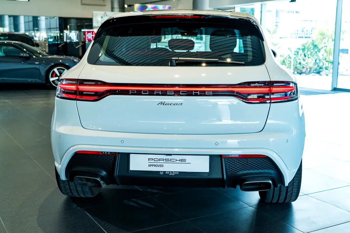PORSCHE Macan Standard 2025 - photo 8 - Import Émirats | International Cars