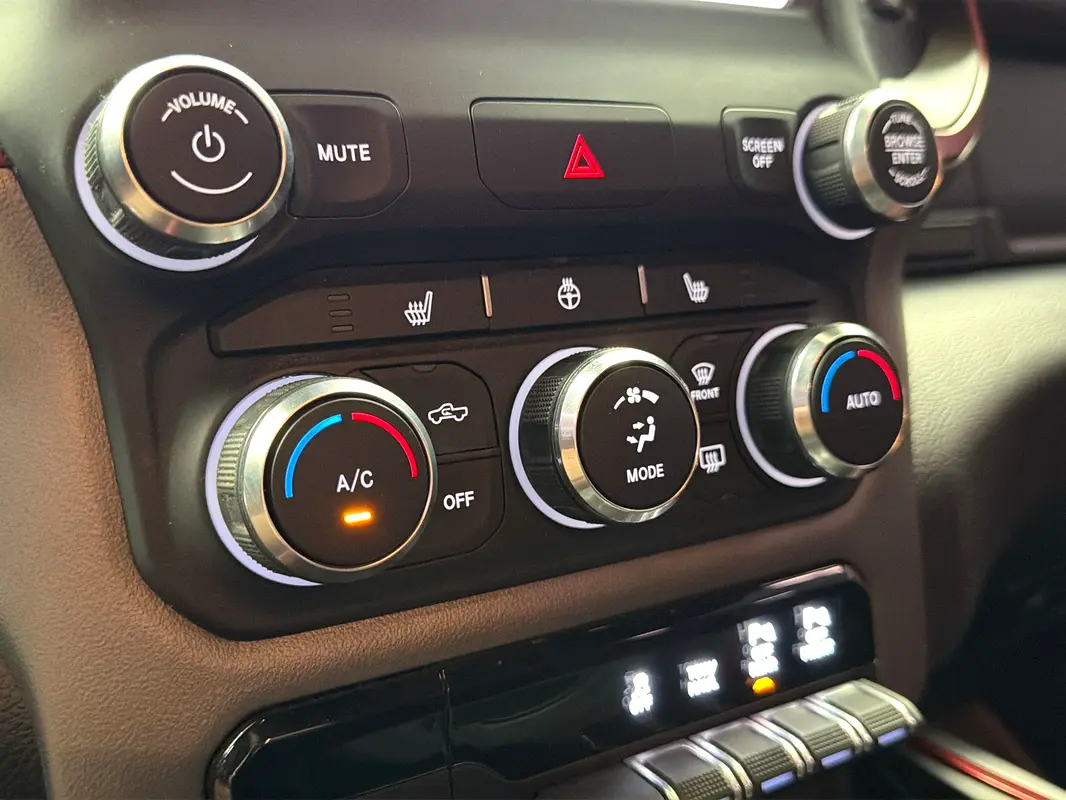 RAM 1500 Rebel Crew Cab 2022 - photo 12 - Import Émirats | International Cars