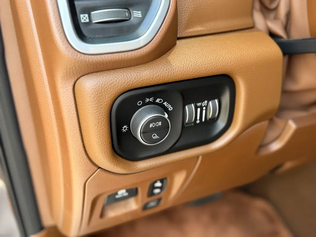 RAM 1500 Laramie Double Cab 2020 - photo 7 - Import Émirats | International Cars