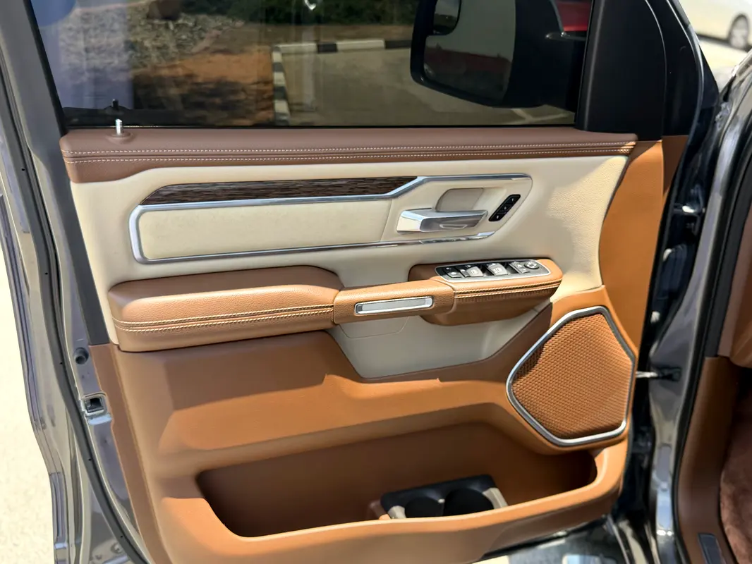 RAM 1500 Laramie Double Cab 2020 - photo 8 - Import Émirats | International Cars