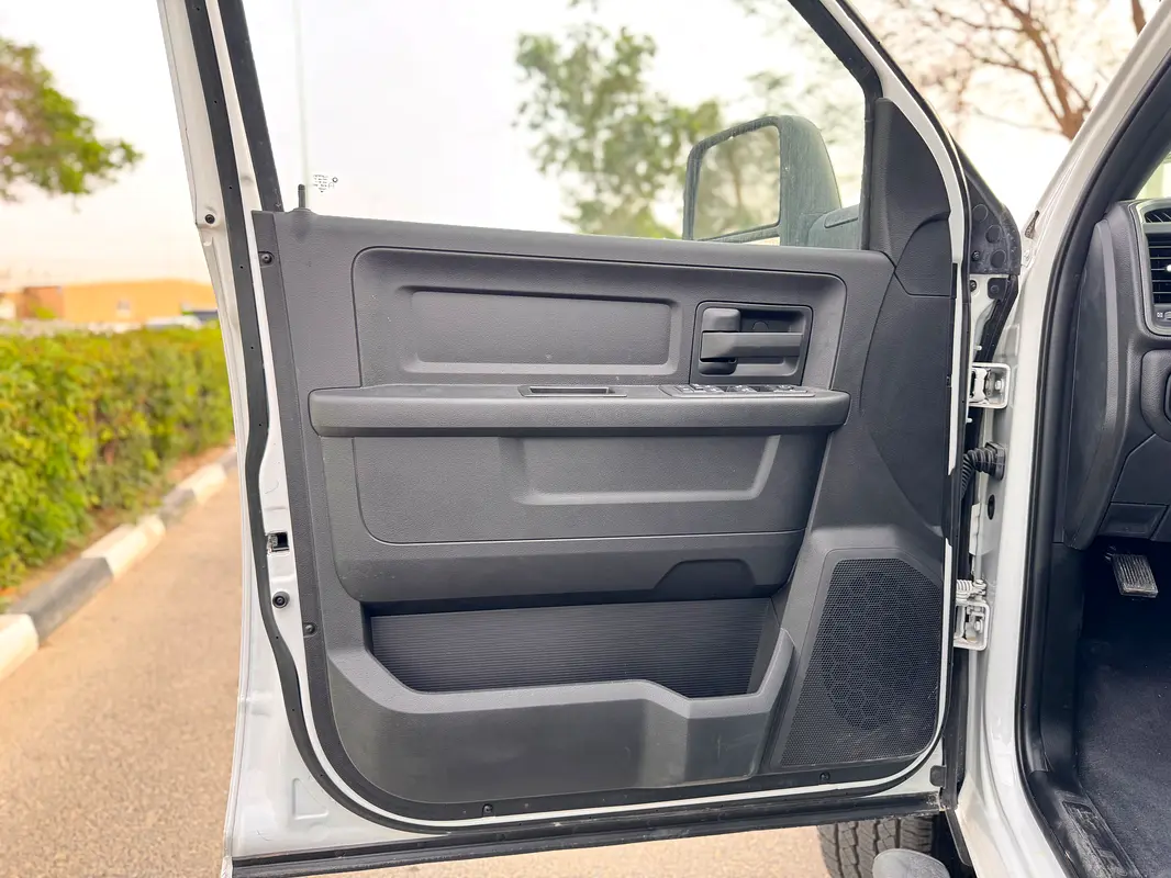 RAM 2500 Bighorn 2025 - photo 10 - Import Émirats | International Cars