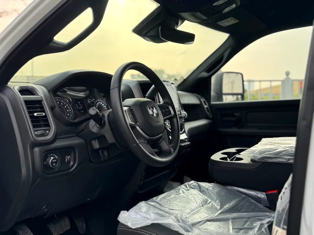 RAM 2500 Bighorn 2025 - photo 8 - Import Émirats | International Cars