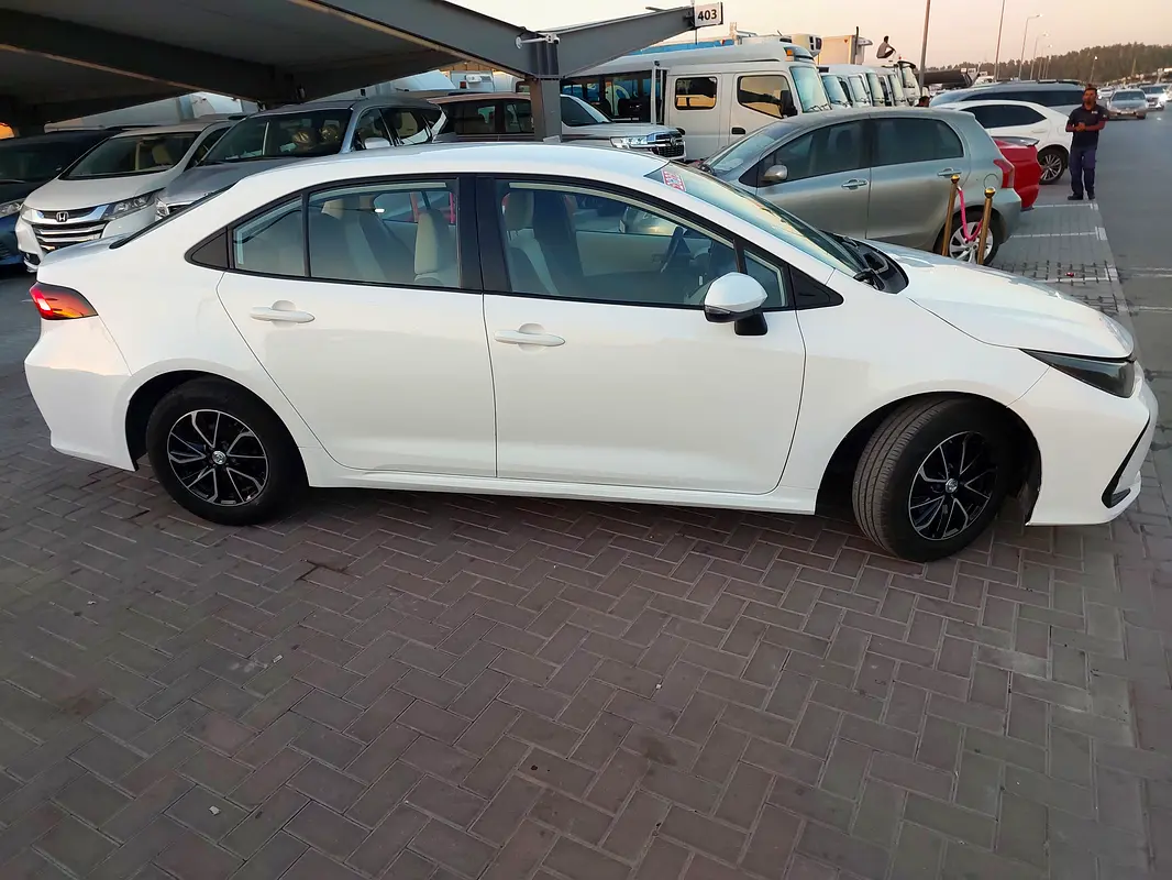 TOYOTA Corolla XLI 2022 - photo 4 - Import Émirats | International Cars