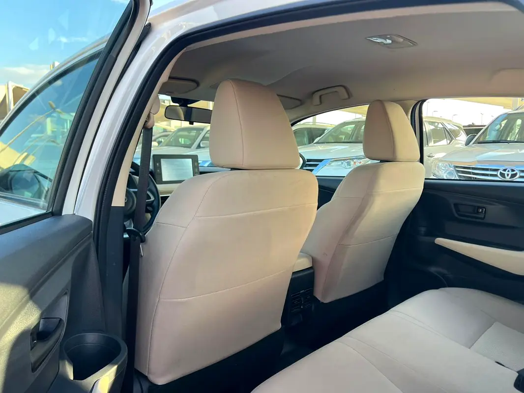 TOYOTA Yaris SE 2023 - photo 12 - Import Émirats | International Cars