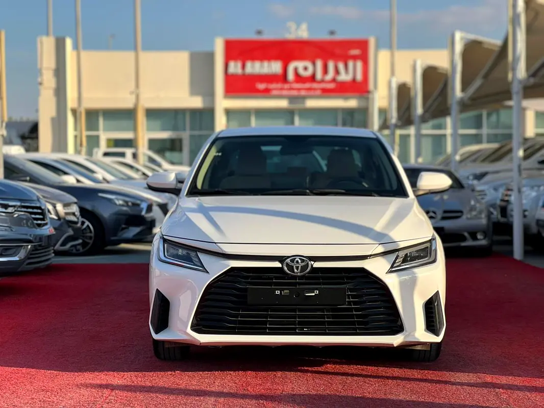 TOYOTA Yaris SE 2023 - photo 2 - Import Émirats | International Cars