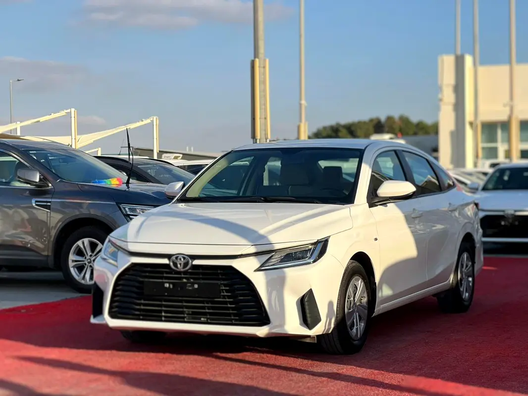 TOYOTA Yaris SE 2023 - photo 3 - Import Émirats | International Cars