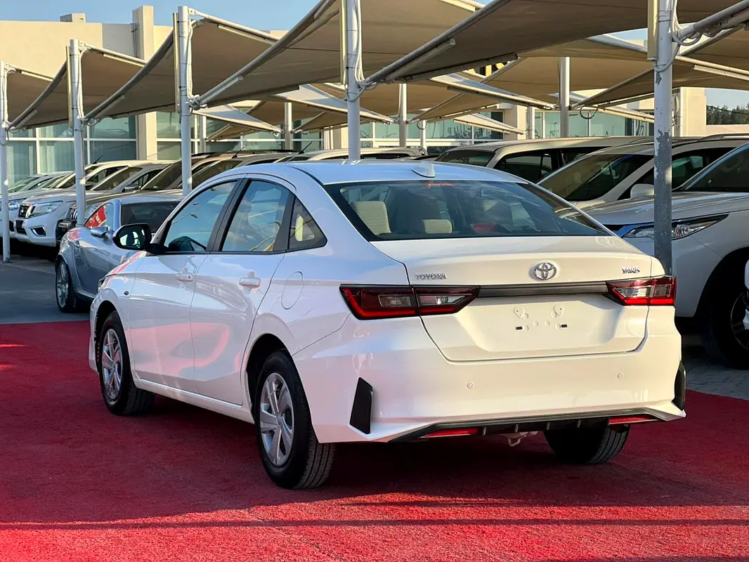 TOYOTA Yaris SE 2023 - photo 4 - Import Émirats | International Cars